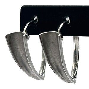 14k White Gold Tapered Concave V-Hoop Latch Back Earrings